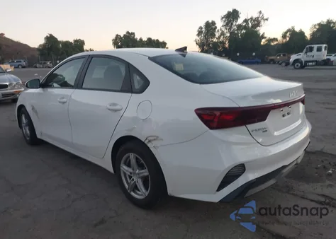 2022 Kia Forte Fe z USA, uszkodzony, nr VIN 3KPF24AD8NE447803